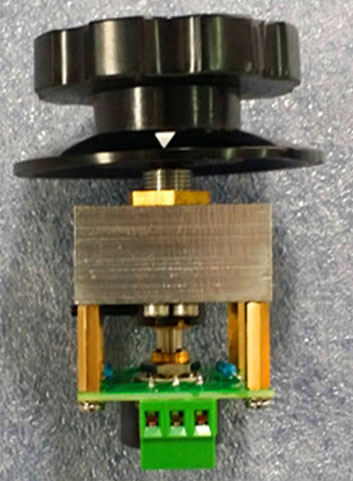 电位旋钮-转向/速度